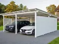 Nowoczesna budowa wiaty chroni dwa samochody: czarnego SUV-a i białe BMW. Elegancka konstrukcja z białymi panelami i dachem.