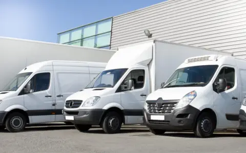 Ile kosztuje transport mebli? Sprawdź, jak uniknąć wysokich opłat
