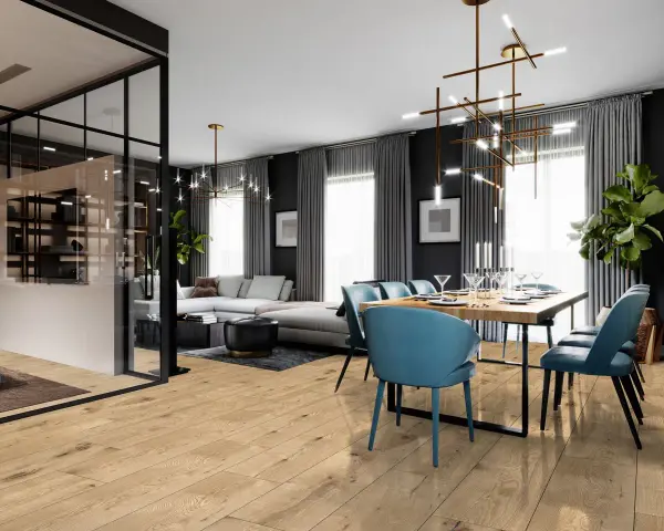Nowoczesny salon z jadalnią, gdzie spc. drewniana podłoga tworzy ciepłą bazę dla błękitnych krzeseł i szarej sofy.