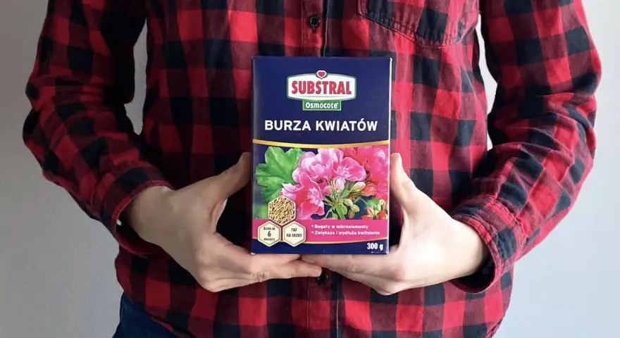 Nawóz "Burza Kwiatów" Substral, który zapewni obfite i długie kwitnienie.