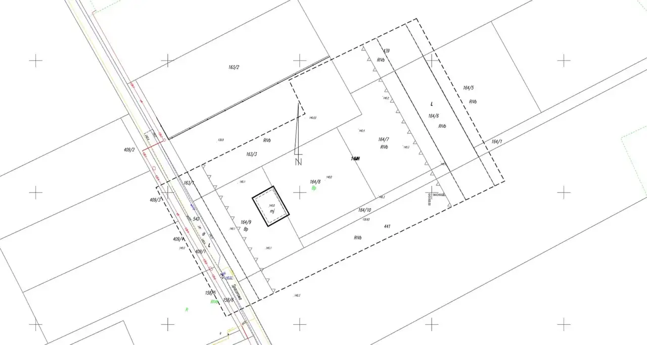 Mapa do celów projektowych z zaznaczonymi działkami, granicami i infrastrukturą techniczną. Widoczne numery działek, linie rozgraniczające i oznaczenia terenów.