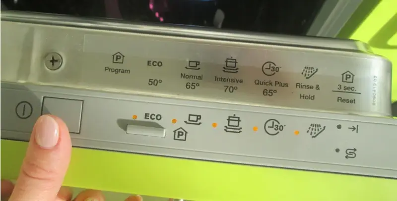 Poznaj co oznaczają symbole na zmywarce: Program, ECO, Normal, Intensive, Quick Plus, Rinse & Hold, Reset.